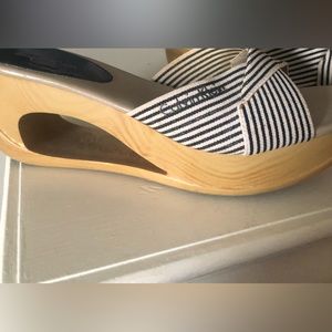 Ladies black/cream wedge